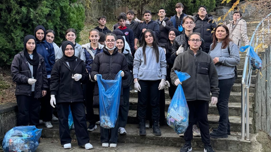 GÜLBAHAR HATUN CAMİİ ÇEVRESİ, ATAPARK ve ZAĞNOS PARKINDA ÇEVRE TEMİZLİĞİ YAPTIK