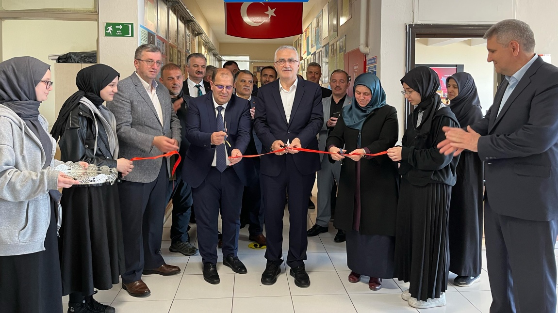FEN BİLİMLERİ LABORATUVARIMIZIN AÇILIŞINI GERÇEKLEŞTİRDİK